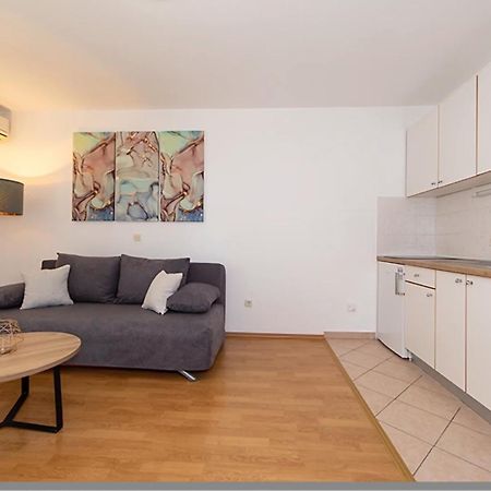 Ivmalu Apartments Tučepi المظهر الخارجي الصورة