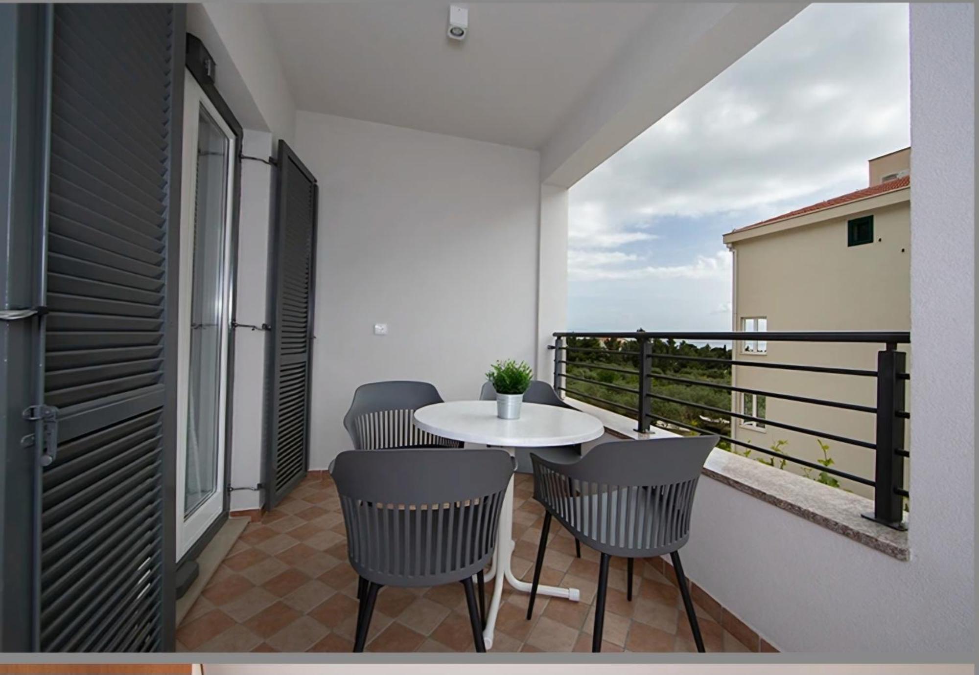 Ivmalu Apartments Tučepi المظهر الخارجي الصورة
